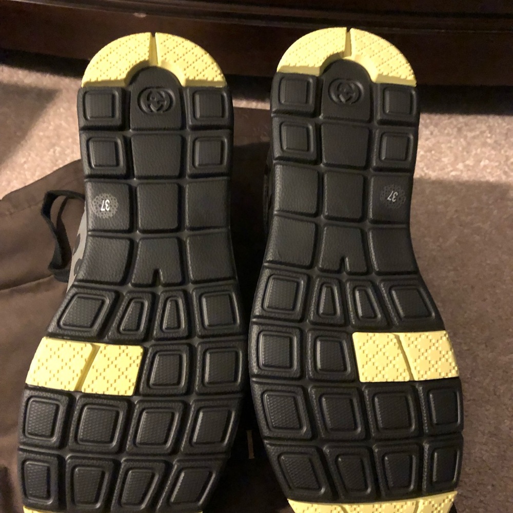 Authentic Gucci Sneaker - Picture 3 of 5